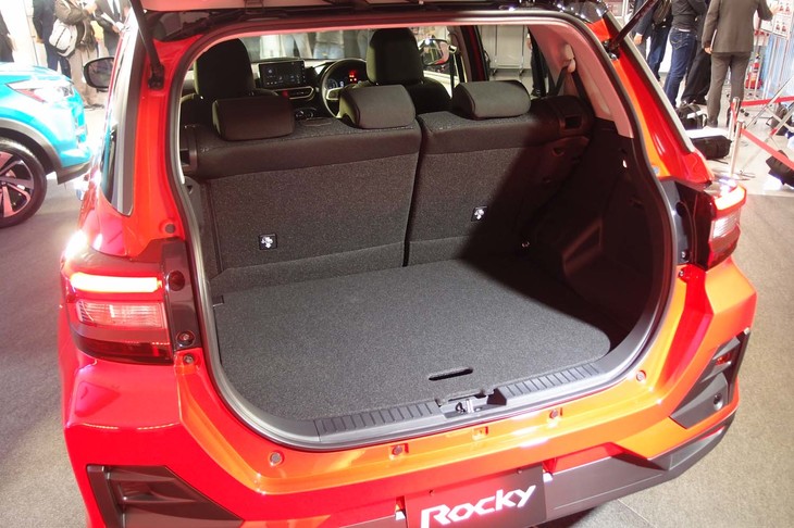 ダイハツ・ロッキーG（ラゲッジルーム）