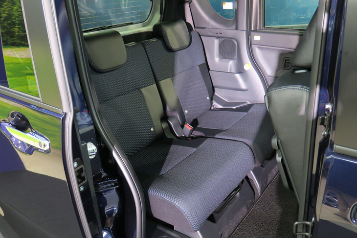 今回のマイナーチェンジでは、リアシートを荷室側からもスライド操作できる「ムーヴ キャンバス」のものに変更。そのためにフレームも改良したという。