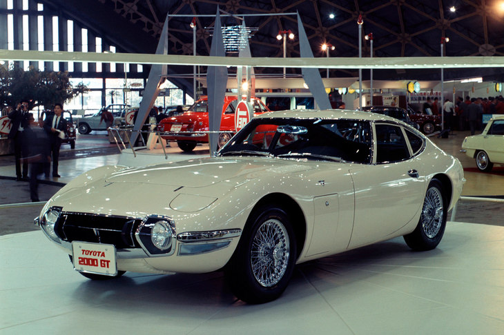 「2000GT」は1965年の東京モーターショーで発表された。「いざなぎ景気」の始まりもあり、同年の東京モーターショーは実に150万人もの来場者を集めたという。