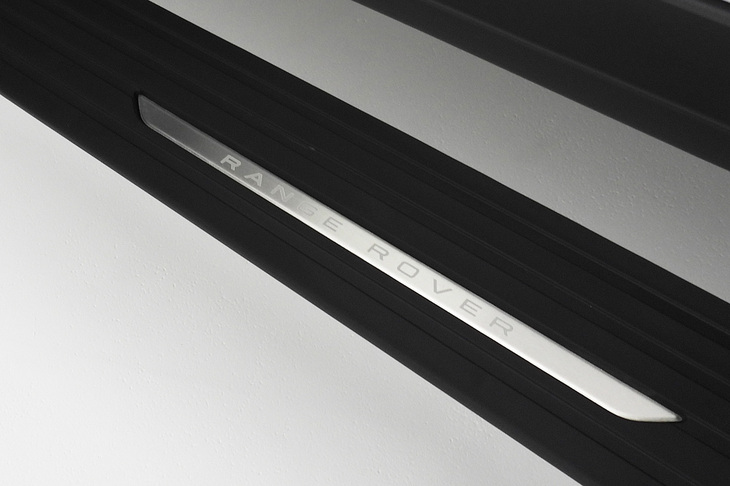 レンジローバーSVビスポーク1858エディション（ディプロイアブルサイドステップ）