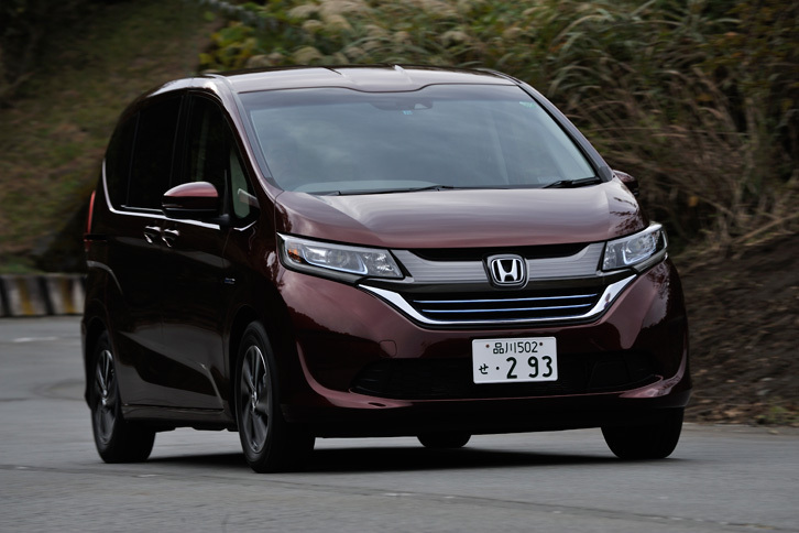 「ハイブリッドEX」は、運転支援システム「ホンダセンシング」などの装備を備えた最上級グレード。FF車のみの設定となる。