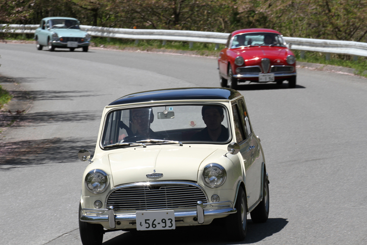 オリジナル度の高い1967年「オースチン・ミニクーパーMk1」。続くのは「アルファ・ロメオ・ジュリエッタ スプリント」と「ホンダS600クーペ」。