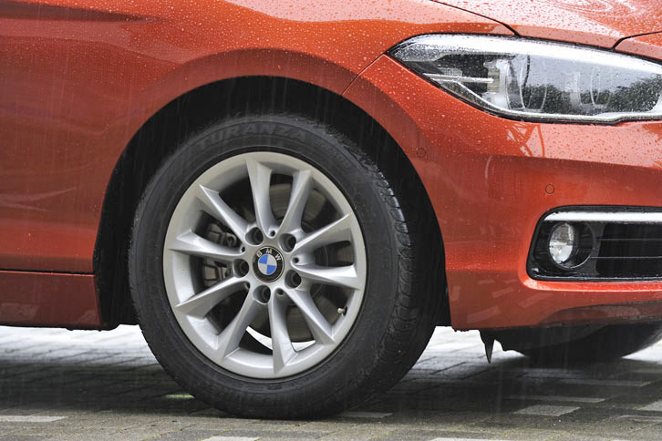 タイヤはブリヂストン・トランザER300のランフラット。サイズは前後とも205/55R16。