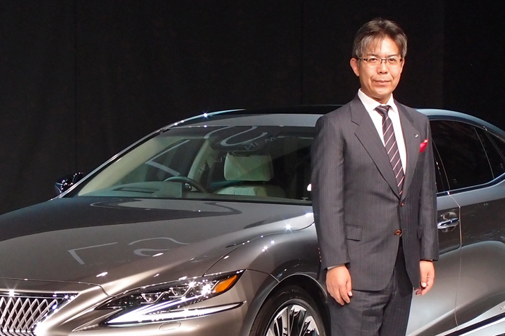 新型「LS」のチーフエンジニアを務める旭 利夫氏。開発に際しては、欧州の高級車メーカーに衝撃を与えた初代LSを超えるインパクトを持つクルマを目指したという。