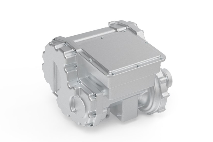 スバルとアイシンの協業によって製造される新世代「eAxle」は、スバルが2020年代後半から生産開始するBEVに搭載される予定。ギアやモーター、インバーターといった部品をパッケージ化することで、従来のエンジン＋トランスミッションに対して2分の1程度のサイズへと小型・軽量化され、「省スペース」「電費の向上」「低コスト化」といった効果も生み出す。