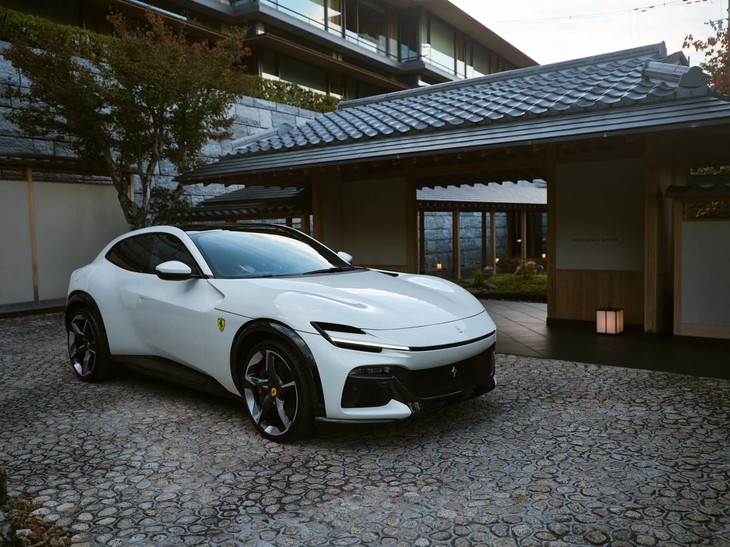 国内での販売価格は4760万円から。2023年の後半からデリバリーが始まる。