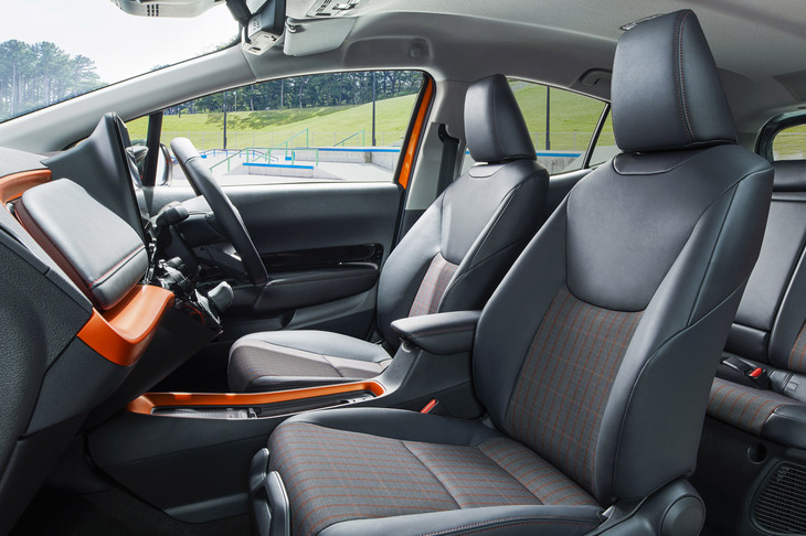 チェック柄ファブリックをあわせたシート表皮を「Z」グレードに新設定。