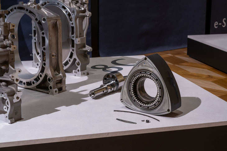 8C型ロータリーエンジン