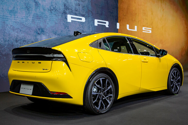 従来型を50％も上回るEV走行距離と、システム出力223PSというハイパワーが特徴のプラグインハイブリッドモデル。2023年3月の正式発表が予定されている。