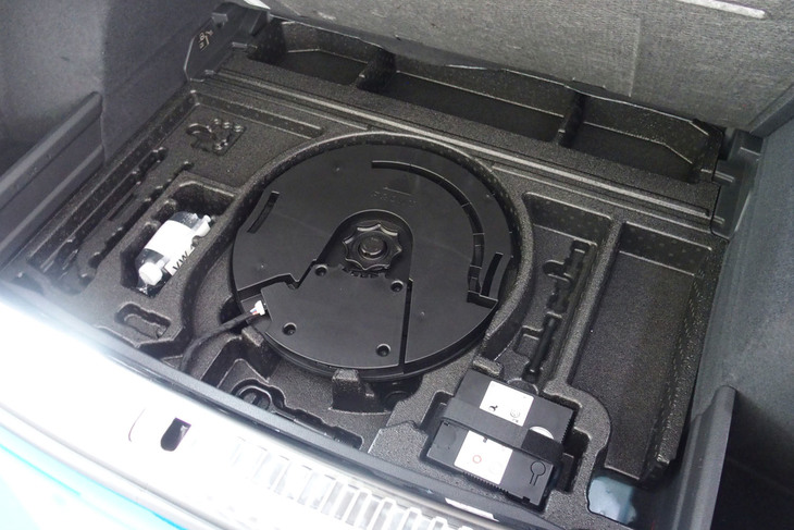 アウディQ3スポーツバック（荷室）