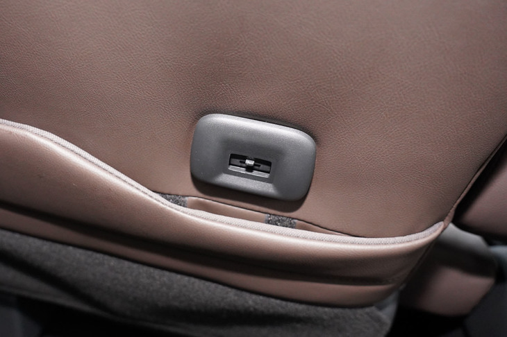 三菱eKクロス スペース（USBポート）