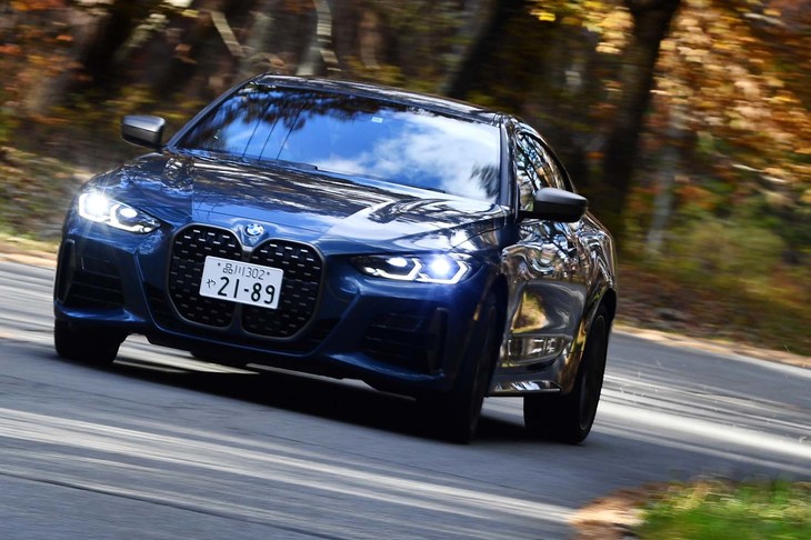 「M440i xDriveクーペ」は電子制御でリア左右輪の駆動力を調整する「Mスポーツディファレンシャル」を装備。旋回時の走行安定性と、コーナー脱出時のトラクション性能を高める。