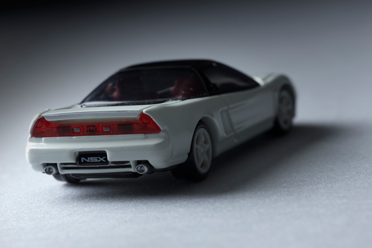 高い運動性能を備えた「NSX」はモータースポーツでも活躍。全日本GT選手権やルマン24時間耐久レースなどに投入された。（写真＝郡大二郎）