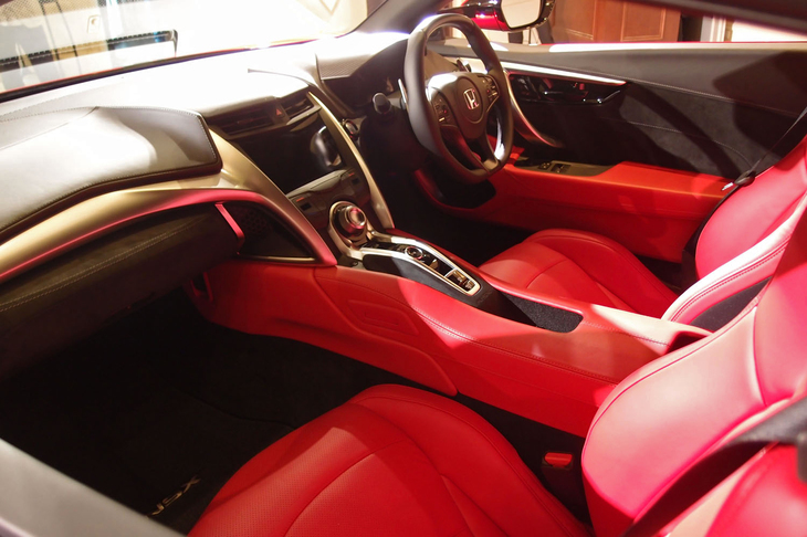 ホンダNSX（レッドカラーのインテリア）