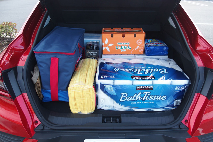 30ロールのトイレットペーパーや500ml×24本入りの炭酸水2ケース、2リッター6本入りの飲料水1ケースの大物に加え、食料品や箱入りの果物をあっさりと飲み込んだ。
