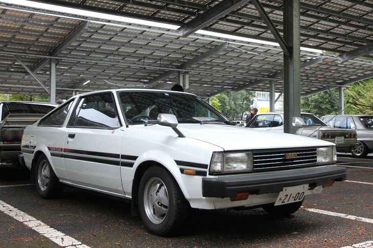 1982年「トヨタ・カローラ1600レビン」。型式名TE71こと4代目カローラのレビン。直線的なハッチバッククーペのスタイリングは、個人的には歴代レビンの中で一番好きだが、ステアリングがメチャ重かった記憶がある。