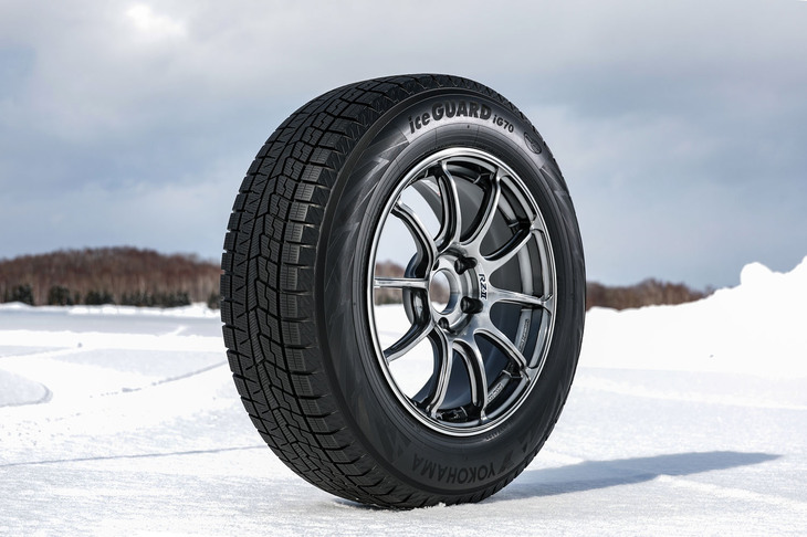 「アイスガード7」には、「アイスガード6」の「プレミアム吸水ゴム」よりも7％吸水率をアップした「ウルトラ吸水ゴム」や「新マイクロ吸水バルーン」、「吸水スーパーゲル」など、横浜ゴムの最新技術が盛り込まれている。