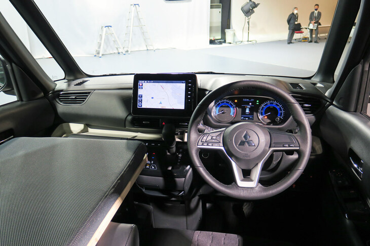 三菱デリカミニ × Coleman（インストゥルメントパネルまわり）