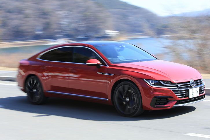 旧鎌倉街道、富士パノラマラインを通り、小一時間で精進湖へ到着。この間にも、何度か荒れた路面に遭遇しましたが、もう「アタリが硬い」という印象は抱かなくなっていました。