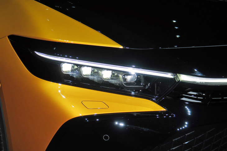 トヨタ・クラウン クロスオーバー（ヘッドランプ）