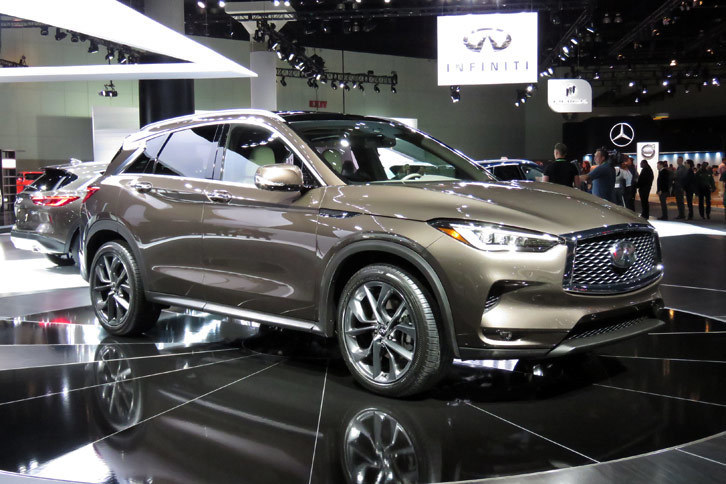 新型「インフィニティQX50」。従来モデルとは異なり、エンジン横置きのFFプラットフォームを採用している。