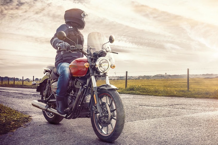 「メテオ350」の国内販売が始まるのは2021年11月中旬。60万円前後の価格帯で扱われる。