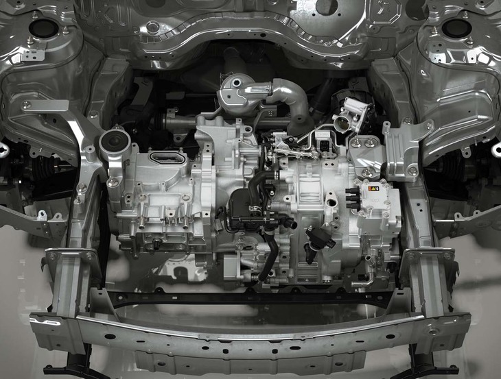 マツダは、軽量なロータリーエンジンを使ったレンジエクステンダー（写真中央）の開発も進めている。燃料を使って電気を作り出し、その電力でモーターを駆動するもので、プラグインハイブリッドをはじめとするさまざまな電動化車両での活用が検討されている。