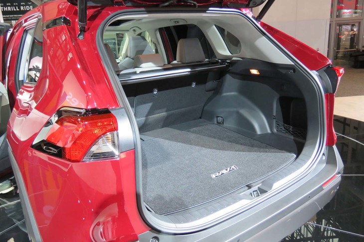トヨタRAV4（ラゲッジルーム）