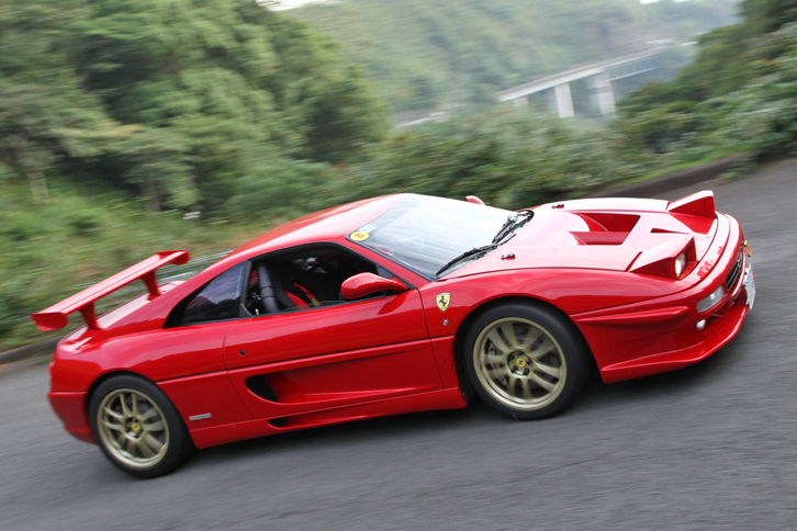 山中にハイトーンを響かせていた1997年「フェラーリF355スペシャル」。