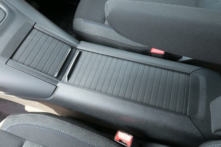 フィアット・ドブロ（センターコンソールボックス）