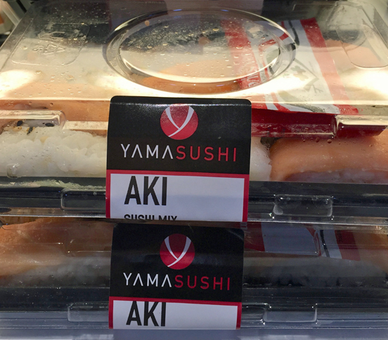 写真2：これもイタリアで見つけたパック。「寿司ミックス AKI」。