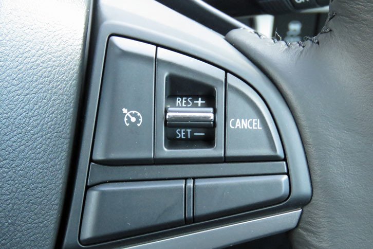 スズキ・イグニス ハイブリッドMZ（ステアリングスイッチ）