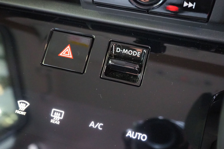 日産ルークス ハイウェイスター（ドライビングモード切替スイッチ）