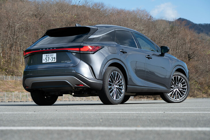 2022年5月に世界初公開、同年11月に日本で販売が開始された新型「レクサスRX」。レクサスのクロスオーバー商品群の、最上位モデルにあたる。（写真：向後一宏）