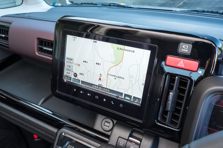 オプションで用意される、スマートフォン連携メモリーナビゲーション。通信サービス「スズキコネクト」とも連携しており、これまではアプリ専用だったサービスにも対応するなど、機能の拡充が図られている。