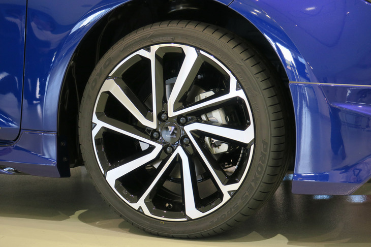 トヨタ・カローラ ツーリングG-X モデリスタ用品装着車（タイヤ＆ホイール）