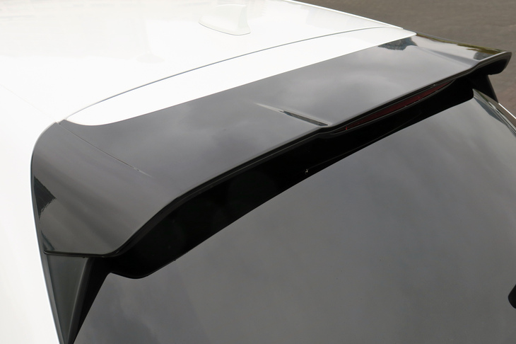 ホンダZR-V e:HEV X ホンダアクセス用品装着車（テールゲートスポイラー）