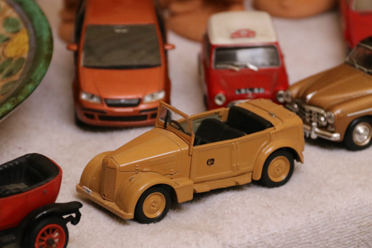 第2次大戦中、アフリカ戦線のイタリア軍用に造られた「フィアット508CMコロニアーレ」のミニチュアカー。