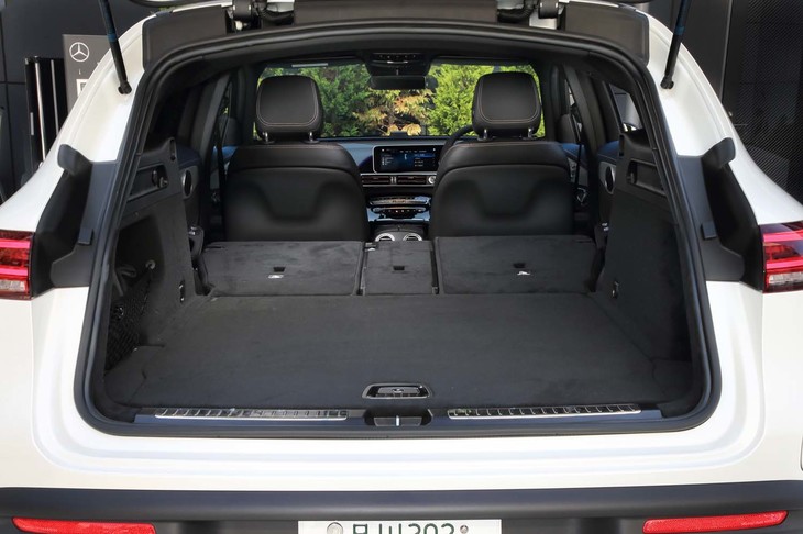後席の背もたれを倒し、荷室の容量を最大化した状態。こうしたユーティリティー性については、既存のSUVとほとんど変わらない。