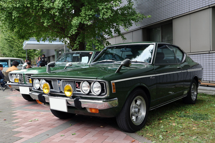 1973年「トヨペット・コロナ ハードトップ2000SL」。ツインキャブ仕様の2リッター直4 SOHCエンジンを積む。アルミホイールはノンオリジナル。