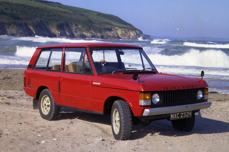 1970年に登場した初代「レンジローバー」。今でいうプレミアムSUVの先駆けとなったモデルだ。今日でも非常に人気が高く、このクルマを専門に手がけるショップもあるほど。