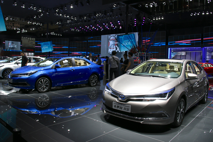 北京モーターショーの会場から、中国工場製「トヨタ・カローラ ハイブリッド」。2018年にはプラグインハイブリッド仕様も発売される。