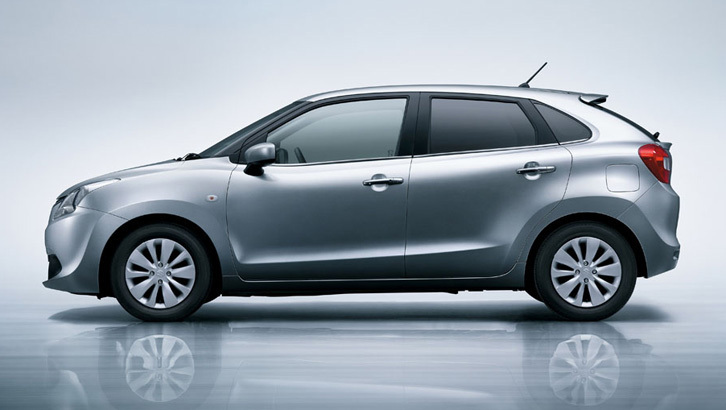 サイドビュー。ダイナミックなフェンダーの造形や、傾斜したリアウィンドウがデザイン上のポイント。