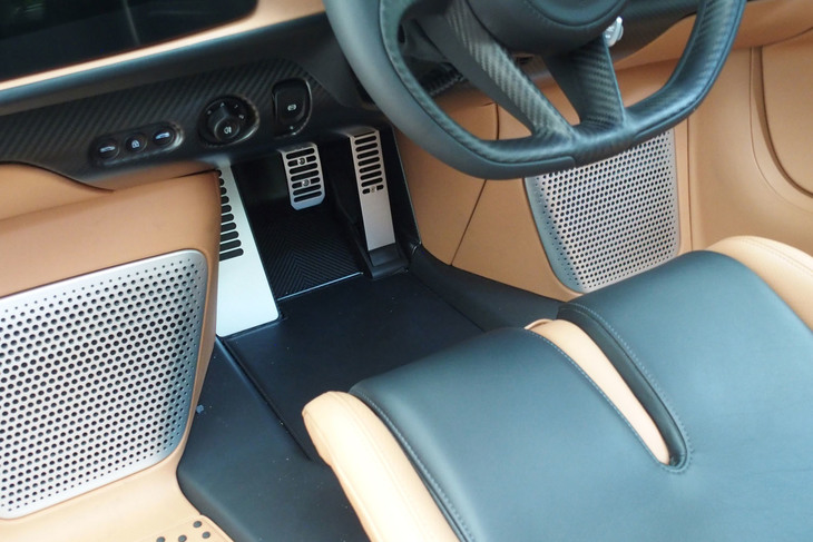 マクラーレン・スピードテール（ペダル）