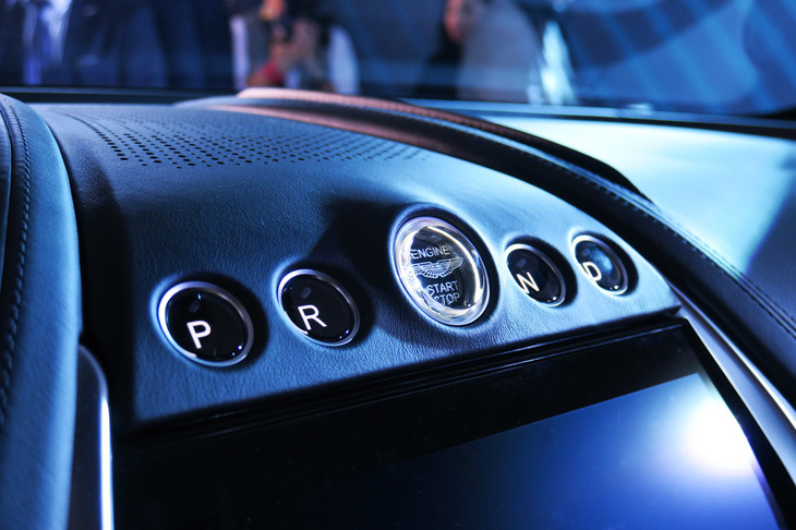 アストンマーティンDBX（イグニッションスイッチ）