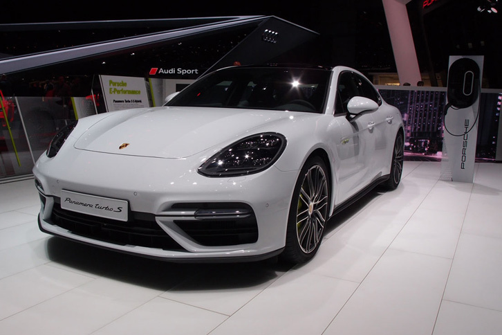 ポルシェ・パナメーラ ターボS E-ハイブリッド