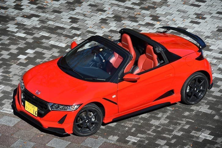 2016年5月に発表された「S660 MUGEN RA」。内外装や足まわりを中心に無限が独自のチューニングを加えたコンプリートカーである。