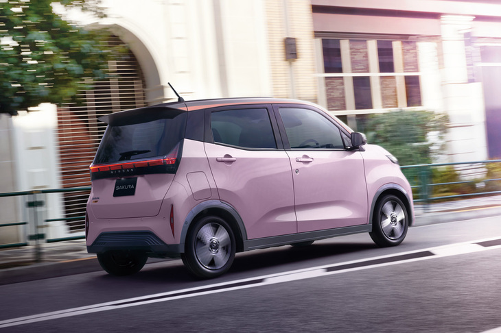 外板色に「シルキーライラック／チタニウムグレー」の2トーン（写真）が新たに設定された。