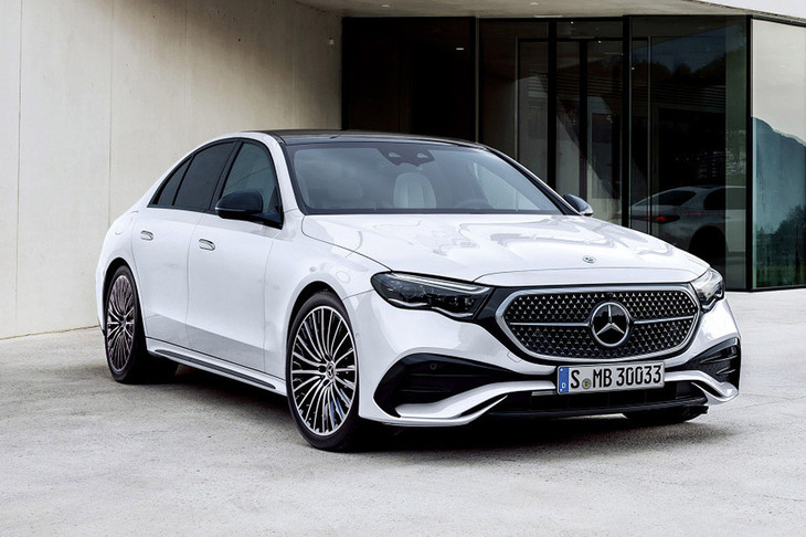 メルセデス・ベンツE200スポーツ ナイトエディション（ISG）