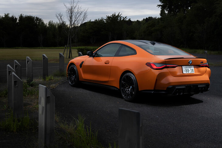 現行型「M4」の日本導入は2021年1月。当時から上級仕様の「コンペティション」はあったが、同年9月に4WDの「コンペティションM xDrive」が登場し、FRのコンペティションはフェードアウトした。